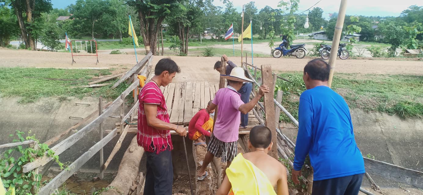 บุญสร้างสะพานขึ้นพุทธอุทยานฯดอยกิ่วแล1.jpg