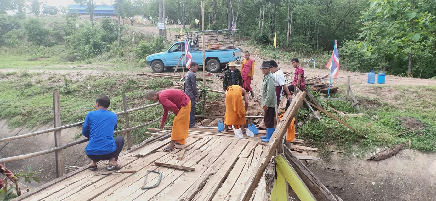 บุญสร้างสะพานขึ้นพุทธอุทยานฯดอยกิ่วแล2.jpg