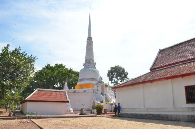 พระธาตุเขียนบางแก้ว.jpg