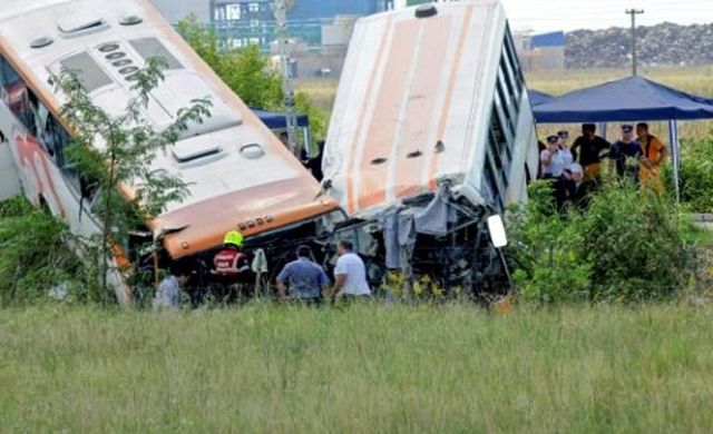 Bus-collision-kills-13-in-Argentina.jpg