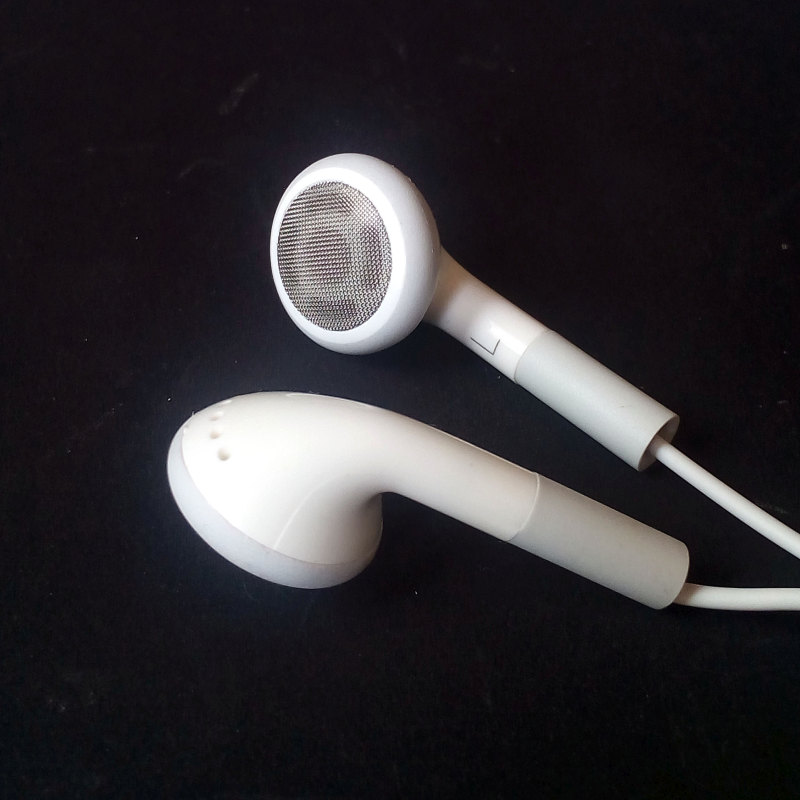 earbudiphone01.jpg