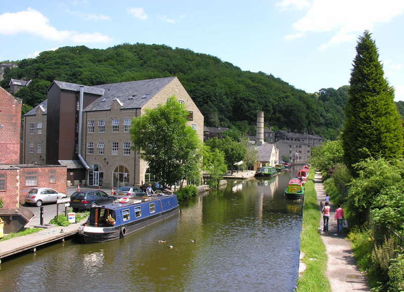 Hebden-Bridge-Rochdale-Canal--800x580.jpg