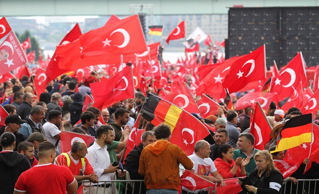 Interior-minister-against-Turkish-rallies-in-Germany.jpg