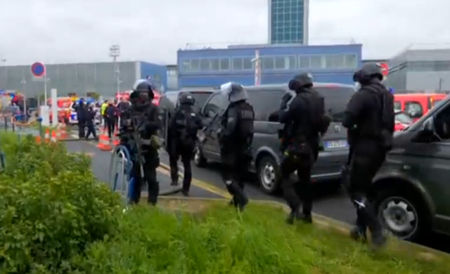 Man-shot-dead-at-Paris-Orly-airport-after-taking-soldiers-gun.png