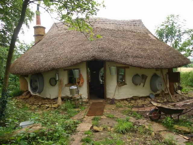 retired-teacher-builds-hobbit-home-8.jpg